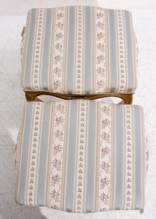 TABURETTER, ett par, rokokostil.