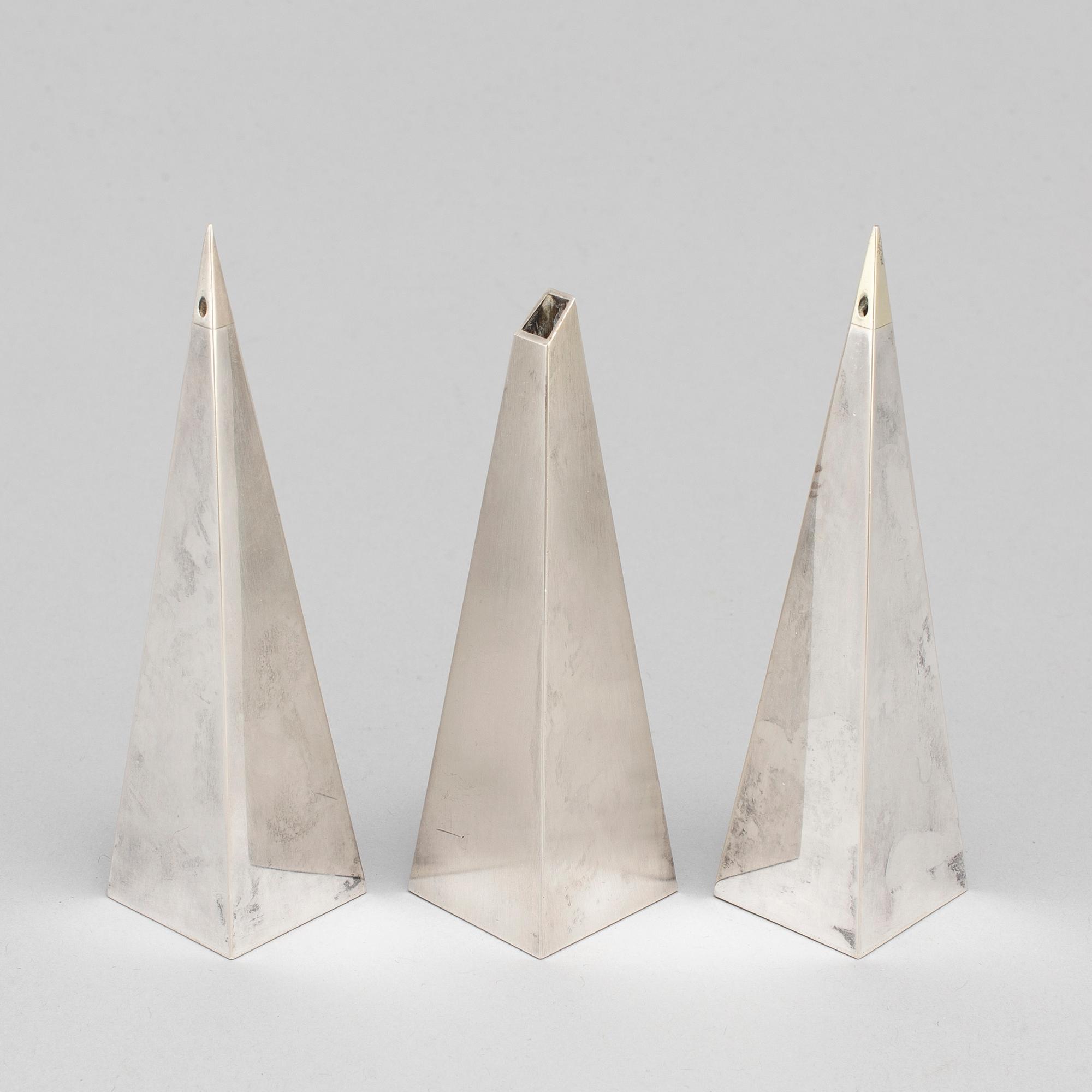 WOLFGANG GESSL, salt- och pepparkar samt vas/objekt, silver, Stockholm, 2000.