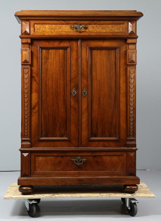 SKÅP, nyrenässans, 1800-talets slut.