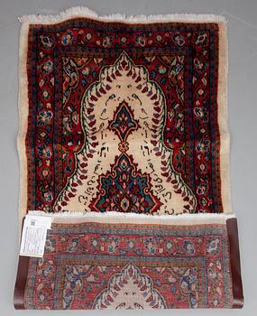 MATTO, Sarouk. Noin 142x76 cm.