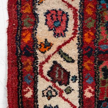 A semi-antique Hamadan runners carpet, 290 x 100 cm.