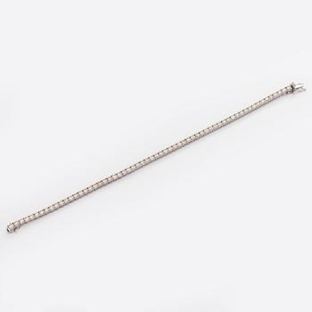 Tennisarmband, 18K vitguld, med briljantslipade diamanter.