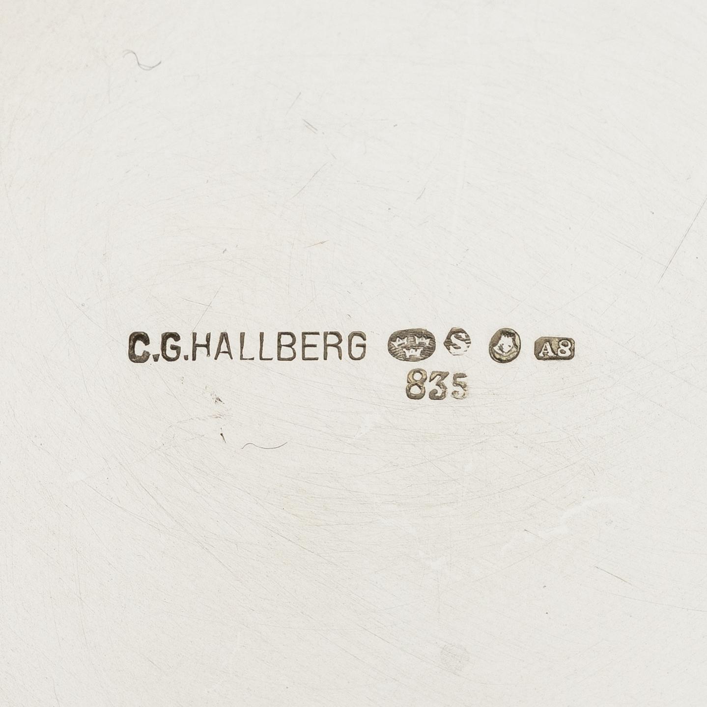 A silver coffee pot, cream jug and sugar bowl, Swedish import mark of CG Hallberg, Stockholm 1927.