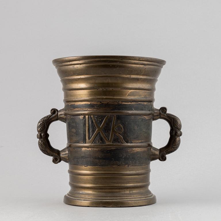 A brass baroque mortar and pestle, 18th century.