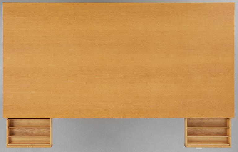 Hans J. Wegner, skrivbord, "JH 810", Johannes Hansen, Danmark, efter 1970.