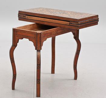 SPELBORD, orientalisk stil, omkr 1900.