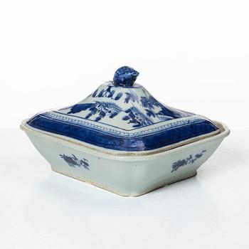 Terrin med lock, porslin Kina 1800-tal.