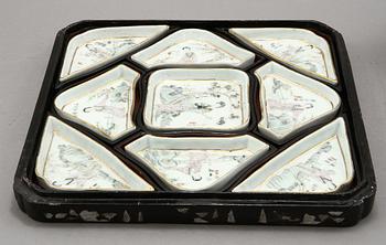 SCHATULL med CABARET, porslin, Kina, 1800-tal.