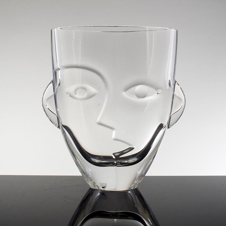 An Orrefors glass vase by Martti Rytkönen, "Ramses".