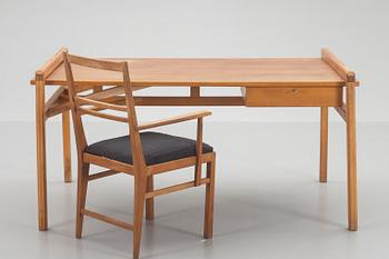 A Marianne von Münchow Swedish Modern beech desk with chair, 1950's.
