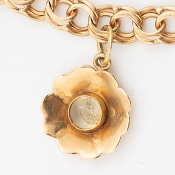 Bracelet, 18K gold bismarck link. With charms.