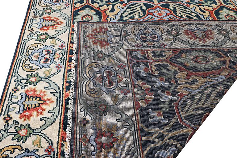 Matta, orientalisk med sk. Mamlukdesign, ca. 308 x 250 cm.