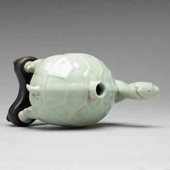 A celadon glazed water dropper, Qing dynasty (1644-1912).