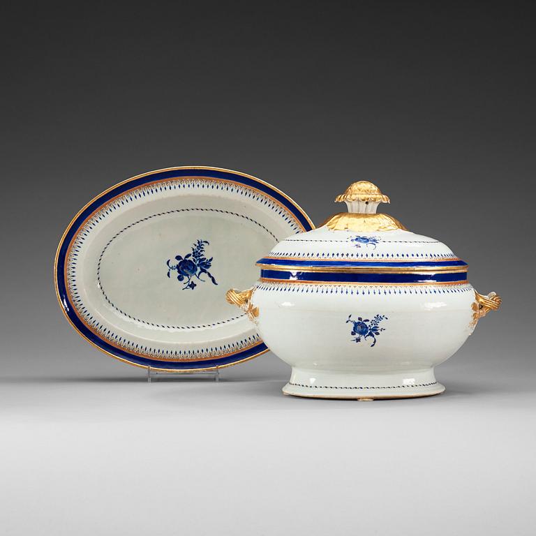 A blue and gold enamelled tureen with cover and stand, Qing dynasty, Jiaqing (1796-1820).