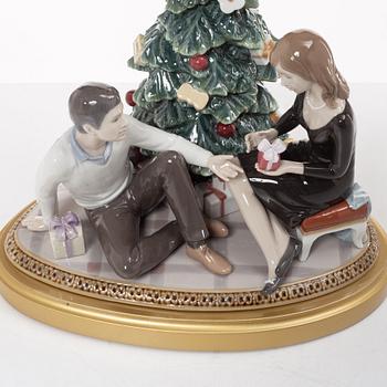 Marco Antonio Noguerón. figurine, "A romantic Christmas", Lladró, Spain.