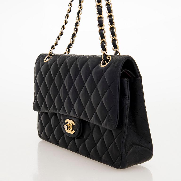 Chanel, A 'Double flap bag' shoulder bag.