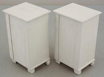 NATTDUKSBORD, ett par, sengustaviansk stil, tidigt 1900-tal.