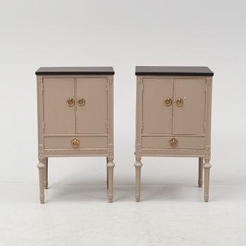 Sängbord, ett par, gustaviansk stil, 1900-talets andra hälft.