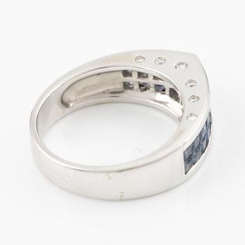 Ring 18K vitguld med blå safirer och runda briljantslipade diamanter.