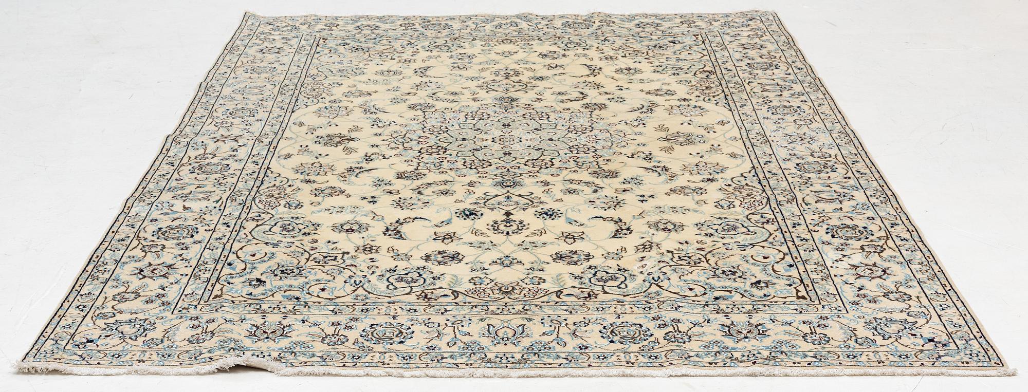 Carpet, Nain, approx. 305 x 200 cm.