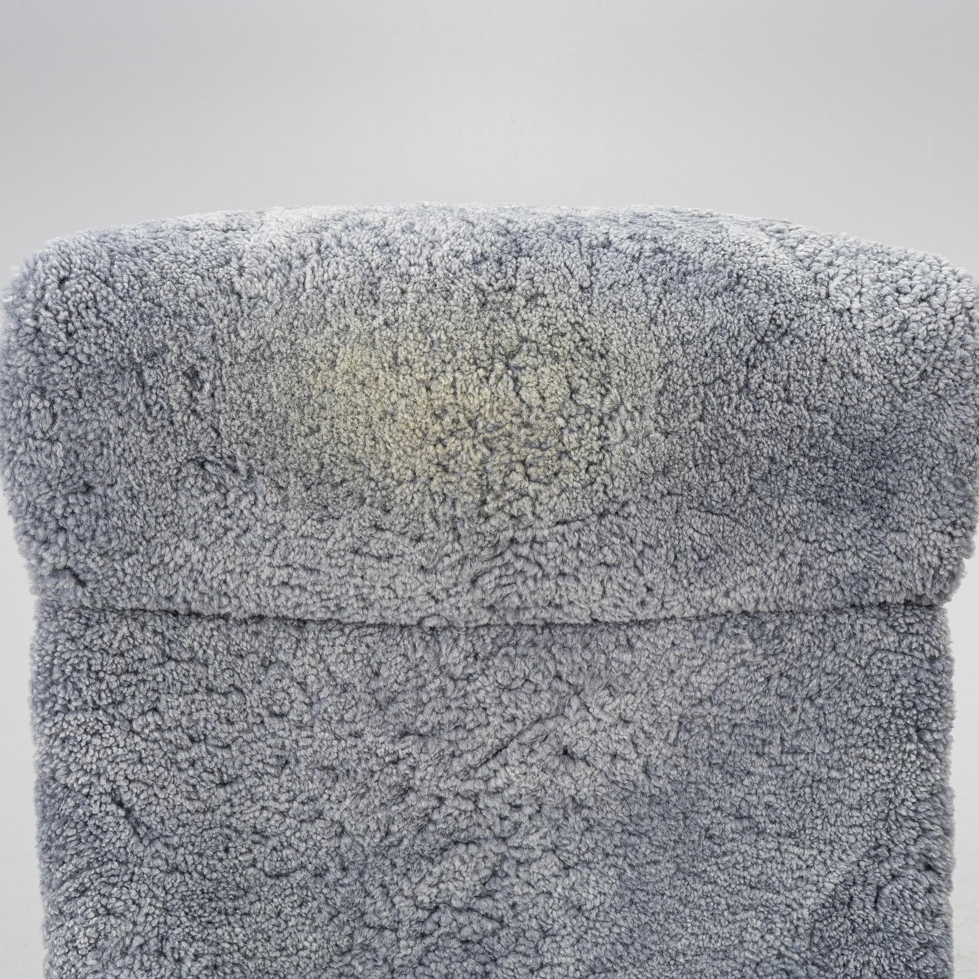 A 'Master' recliner, Conform.