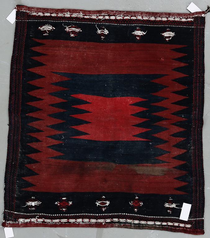 SOFREH, semiantik, persisk. Ca 117x106 cm.