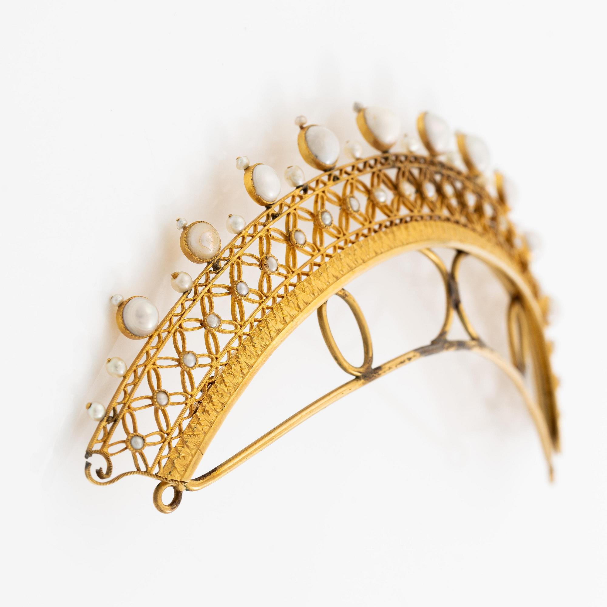 Diadem 18K guld med seedpärlor och halvpärlor, empire, 1800-tal.
