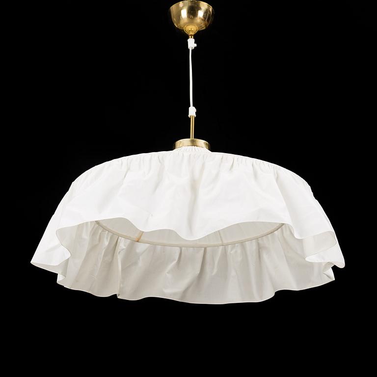 JOSEF FRANK, taklampa, modell 2560, Firma Svenskt Tenn, 1900-talets andra hälft. Höjd ca 30 cm.