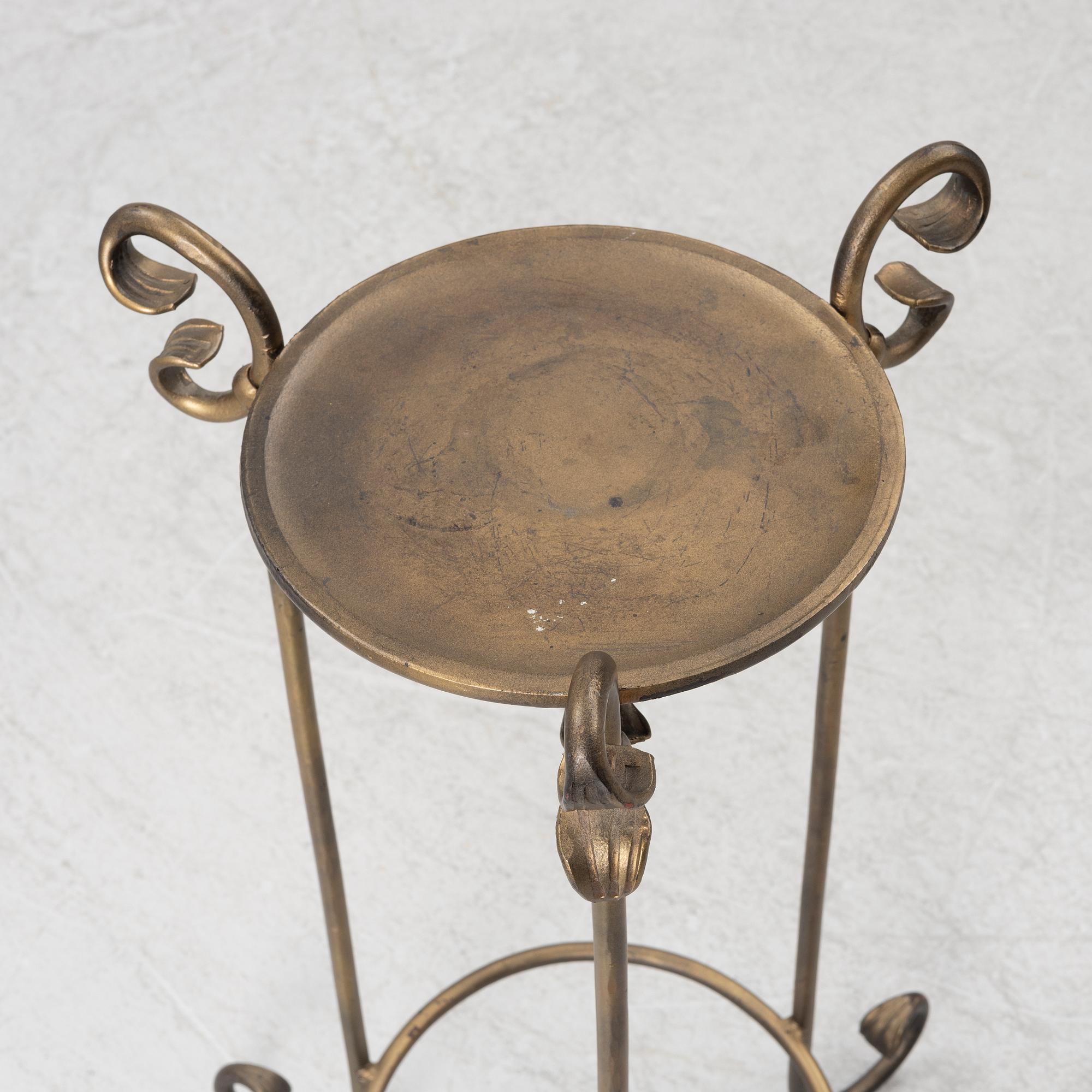 A pair of pedestals, 20th century.