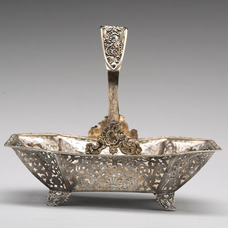 A Russian silver bread basket marks of Fedor Frolow, Moscow 1838.