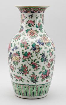 VAS, porslin, Kina, sannolikt 1800-tal.