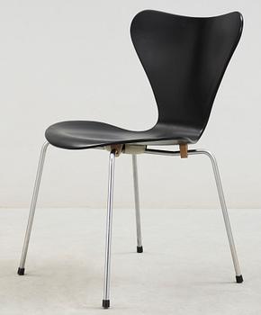 STOL, "Sjuan", Arne Jacobsen, Fritz Hansen, formgiven 1955.