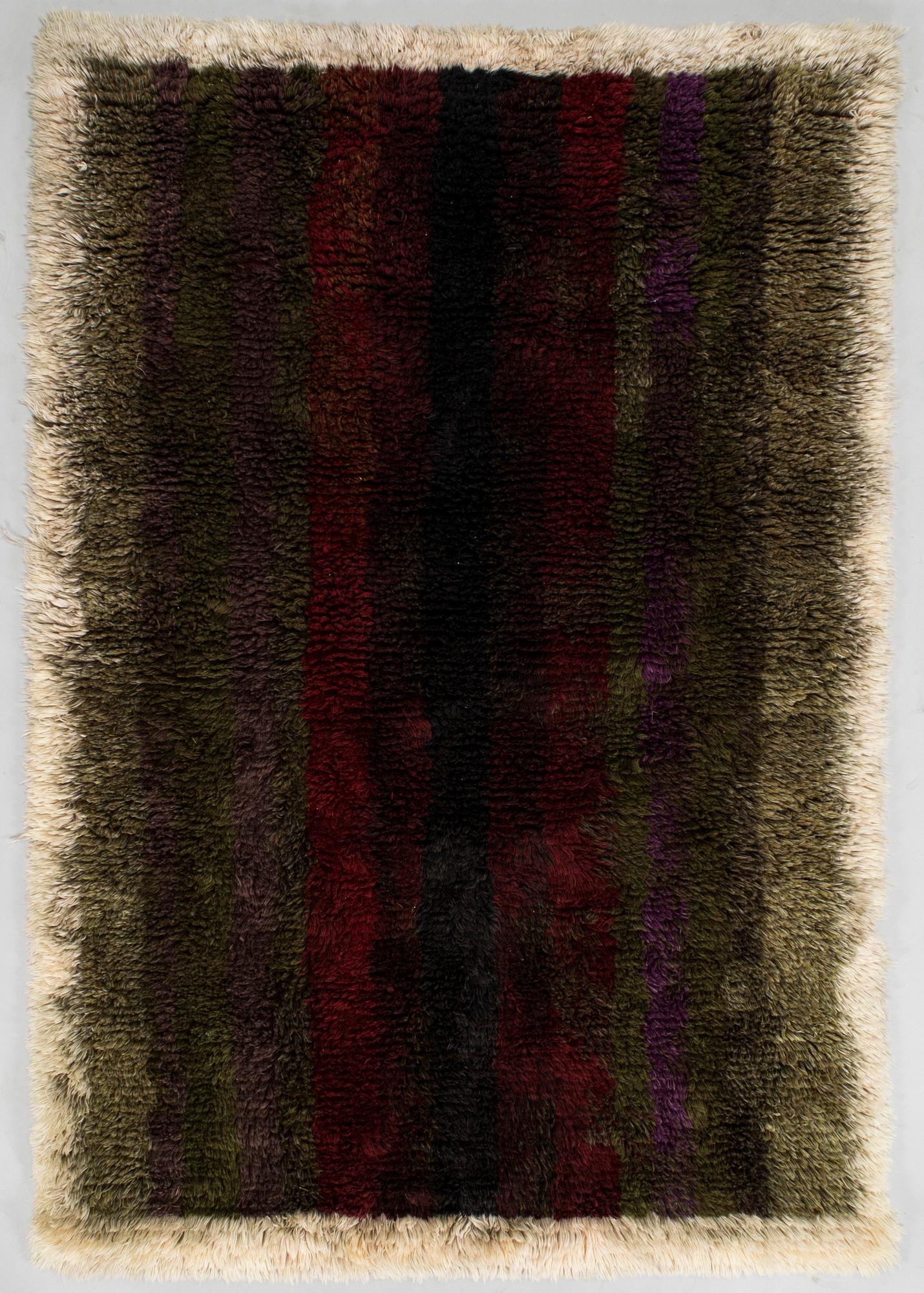 Uhra-Beata Simberg-Ehrström, A Finnish long pile ryijy rug. Circa 177 x 117 cm.