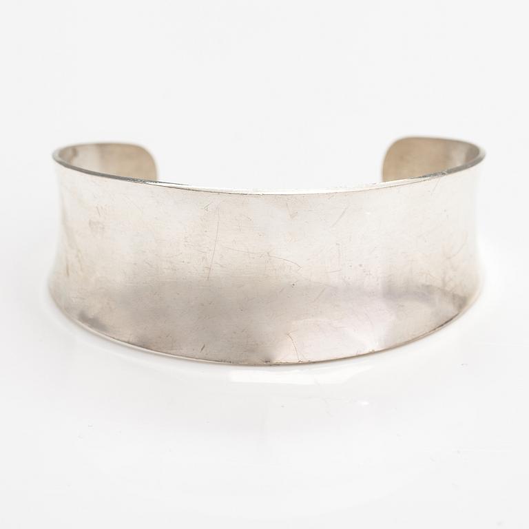 Pekka Piekäinen, Armband, sterlingsilver. Platinoro, Åbo 2008.