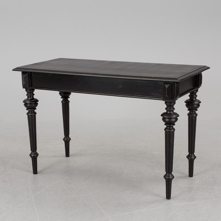 A late 1800s table.