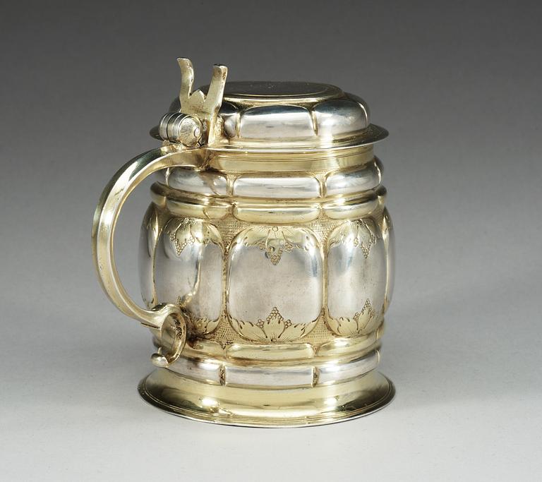 A German 17th century parcel-gilt tankard, makers mark of Paul Solanier, Augsburg 1689.