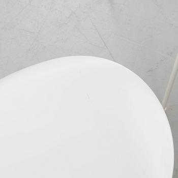 Arne Jacobsen, stolar, ett par, ”Sjuan", Fritz Hansen, Danmark 2015.