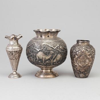 Vaser, 3 st, silver, möjligen persiska, 1900-tal.