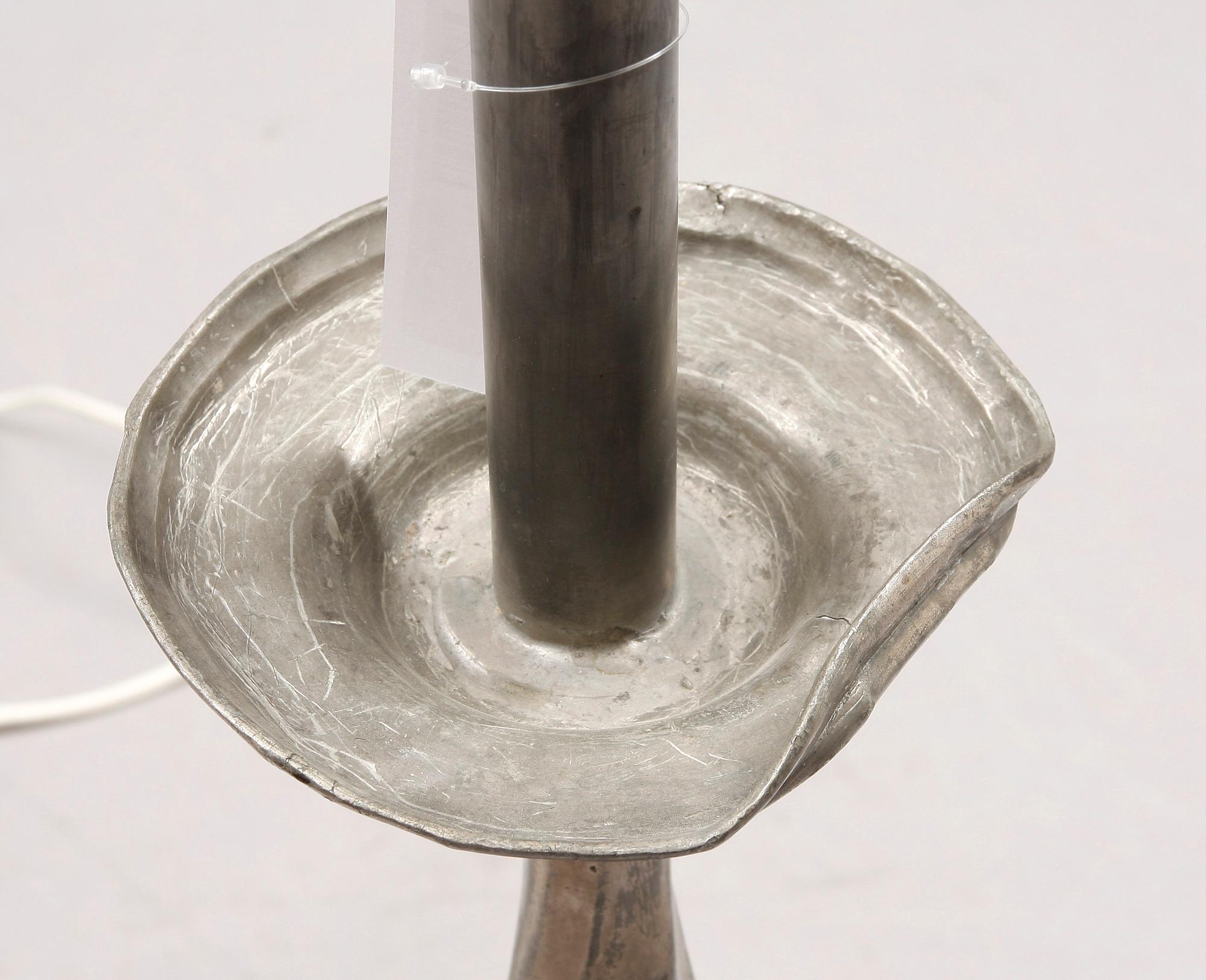 GOLVLAMPA, tenn, 1800-tal.