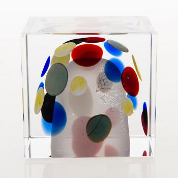 OIVA TOIKKA, An annual glass cube, signed Oiva Toikka Nuutajärvi 2003 and numbered 480/2000.