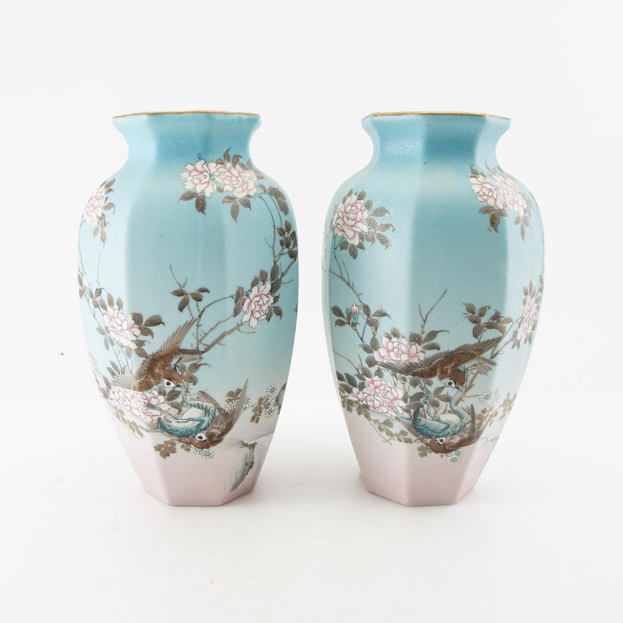 Vases a pair Japan 1900s porcelain.