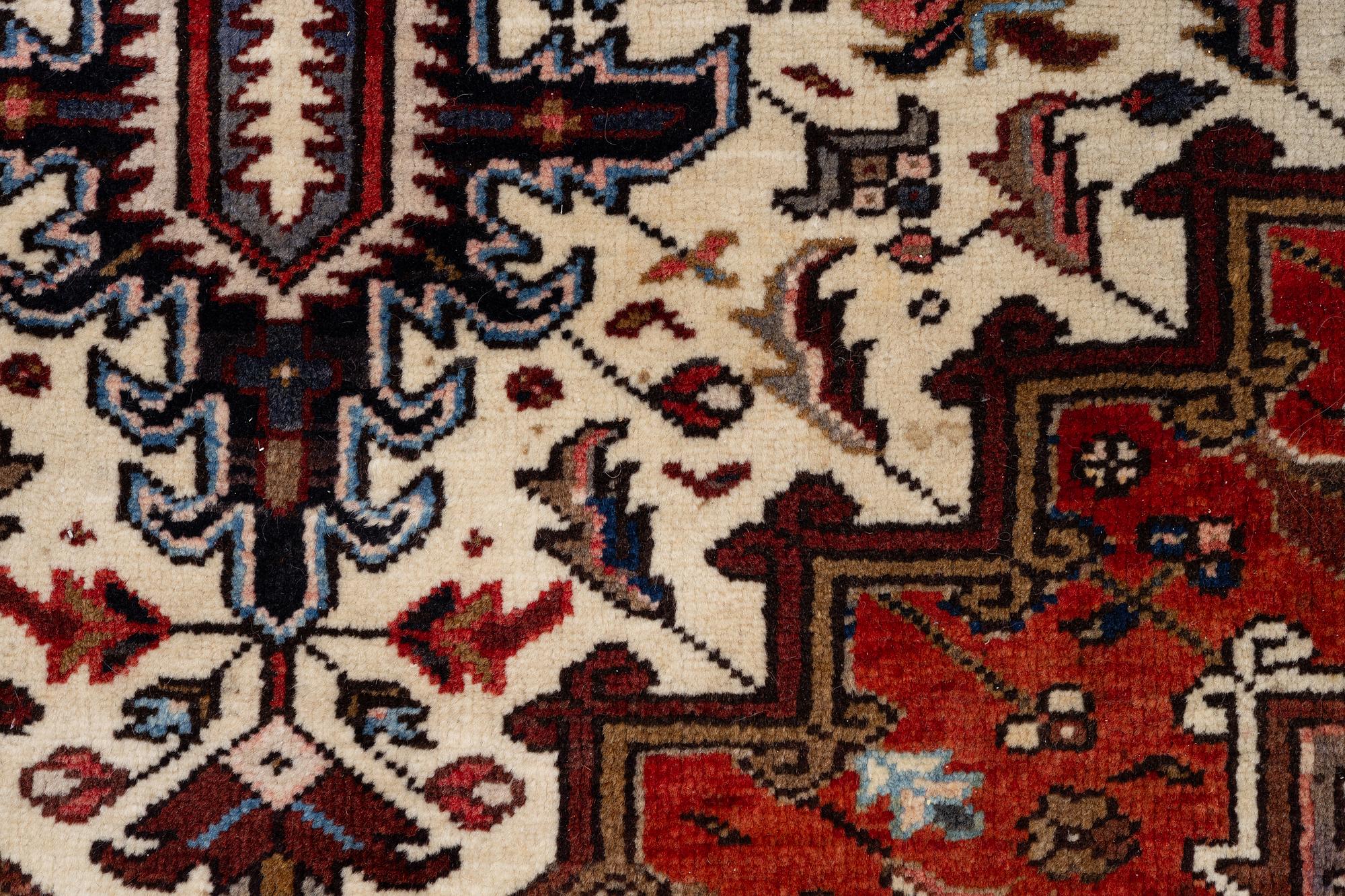 Rug, Heris/Gorovan, approx. 300 x 195 cm.