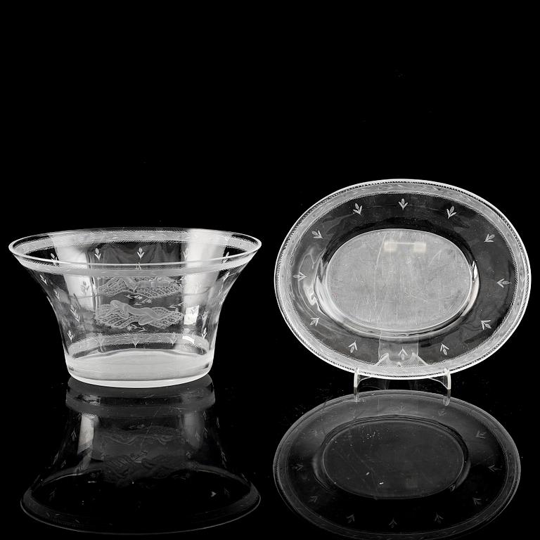 Edward Hald, An engraved Orrefors glass bowl with stand, first half of 20th Century.
