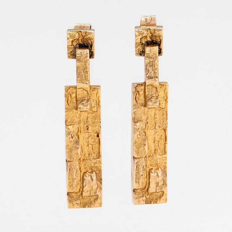 Björn Weckström, a pair of 14K gold 'Tundra' earrings for Lapponia.