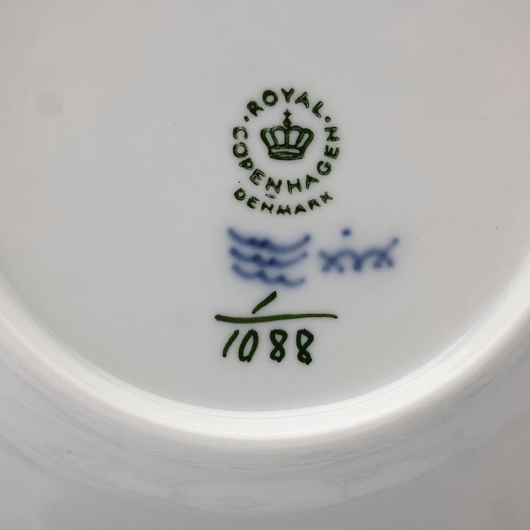 Royal Copenhagen, assietter, 12 st, porslin, "Musselmalet helblonde", Danmark.
