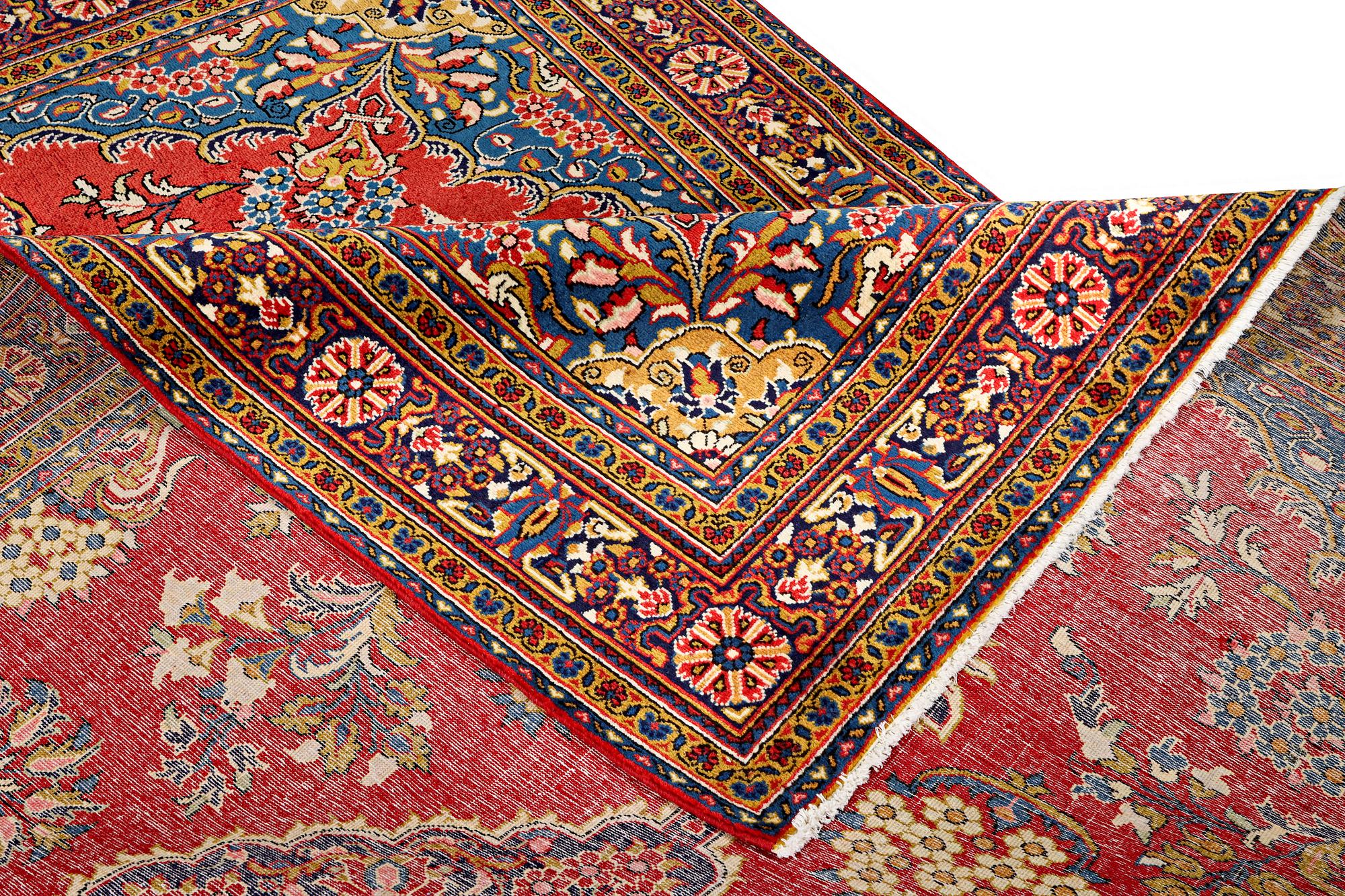 A Golpaygan carpet, c. 314 x 213 cm.