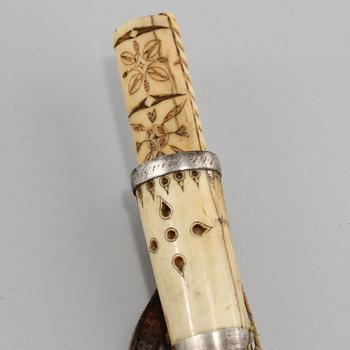 SAMEKNIV, ben, signerad W Dahlkvist, 1900-talets första kvartal.