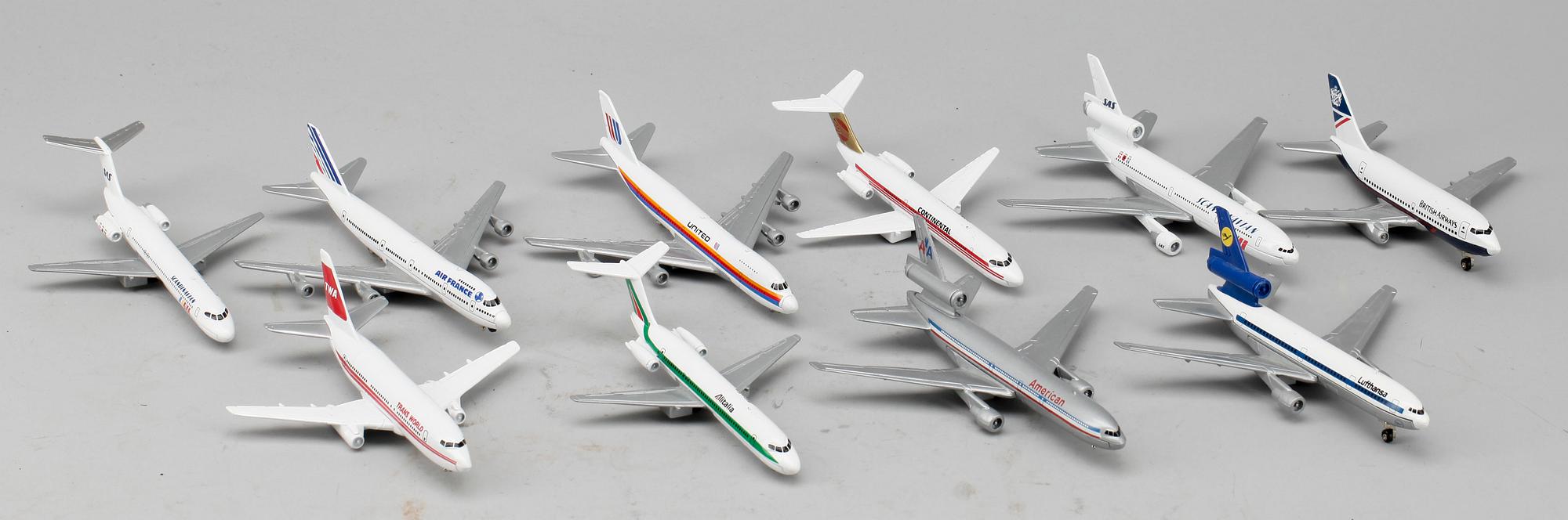 PARTI FLYGPLAN, 10 st, emaljerad metall, ERTL, USA (tillverkade i Kina ). 1900-talets andra hälft.