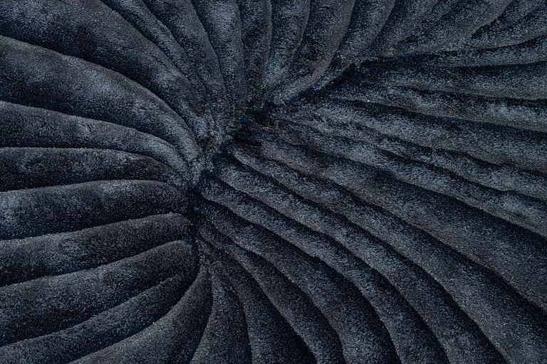 Diana Orving, a carpet 'Disappearance II', round diameter 300 cm, Ferreira de Sá, Portugal.