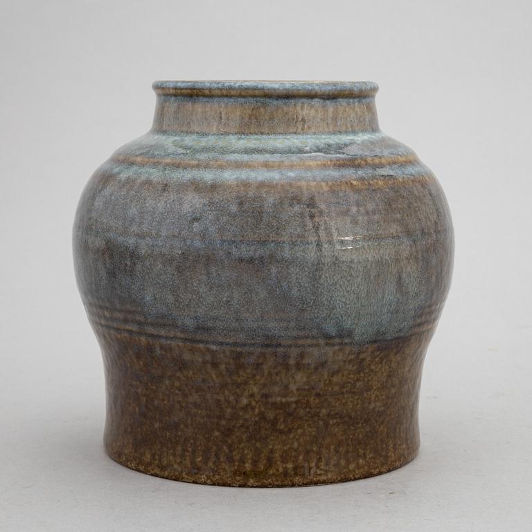 Carl-Harry Stålhane, a stoneware bowl, vase and dish, Rörstrand.